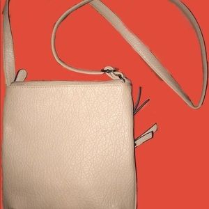 Jaclyn Smith purse